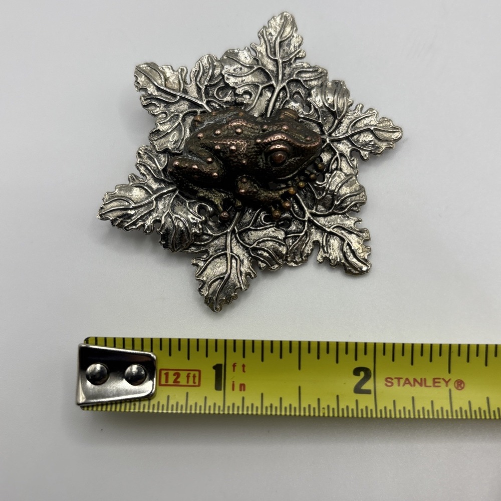 Vintage Signed Sylvia Dahl Frog And Leaf Lily Pad Dress Clip Scarf Clip RARE - Picture 2 of 4